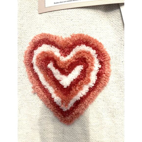 Cupcakes & Cashmere Throw Blanket Decorative Hearts & Tassels 3D Woven Red Pink - Picture 4 of 4